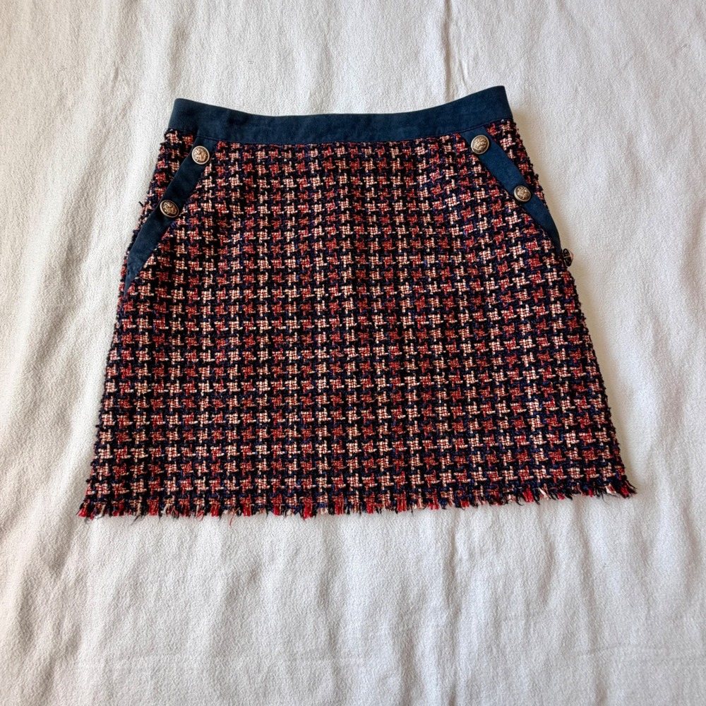 Judith March Tweed Houndstooth Mini Skirt Navy Red Gold Crest Button‎ Frayed Hem